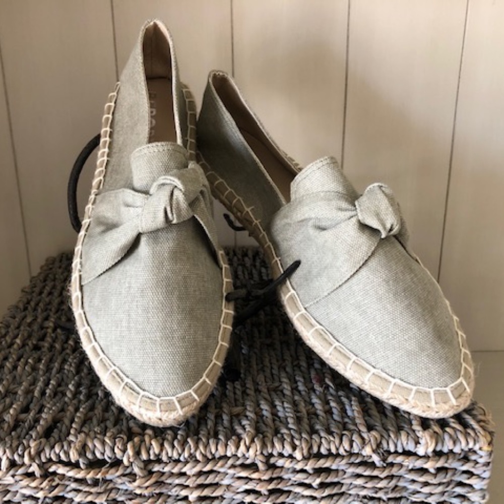 Report Espadrille Flats Size 9 NWOT